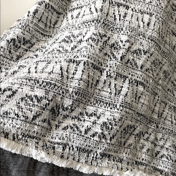 W5 Monochrome Geometric Tank Top - Picture 8 of 11